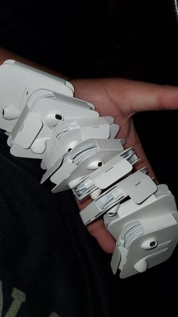 Apple earphones for iPhone 7 or above. 6 pairs.