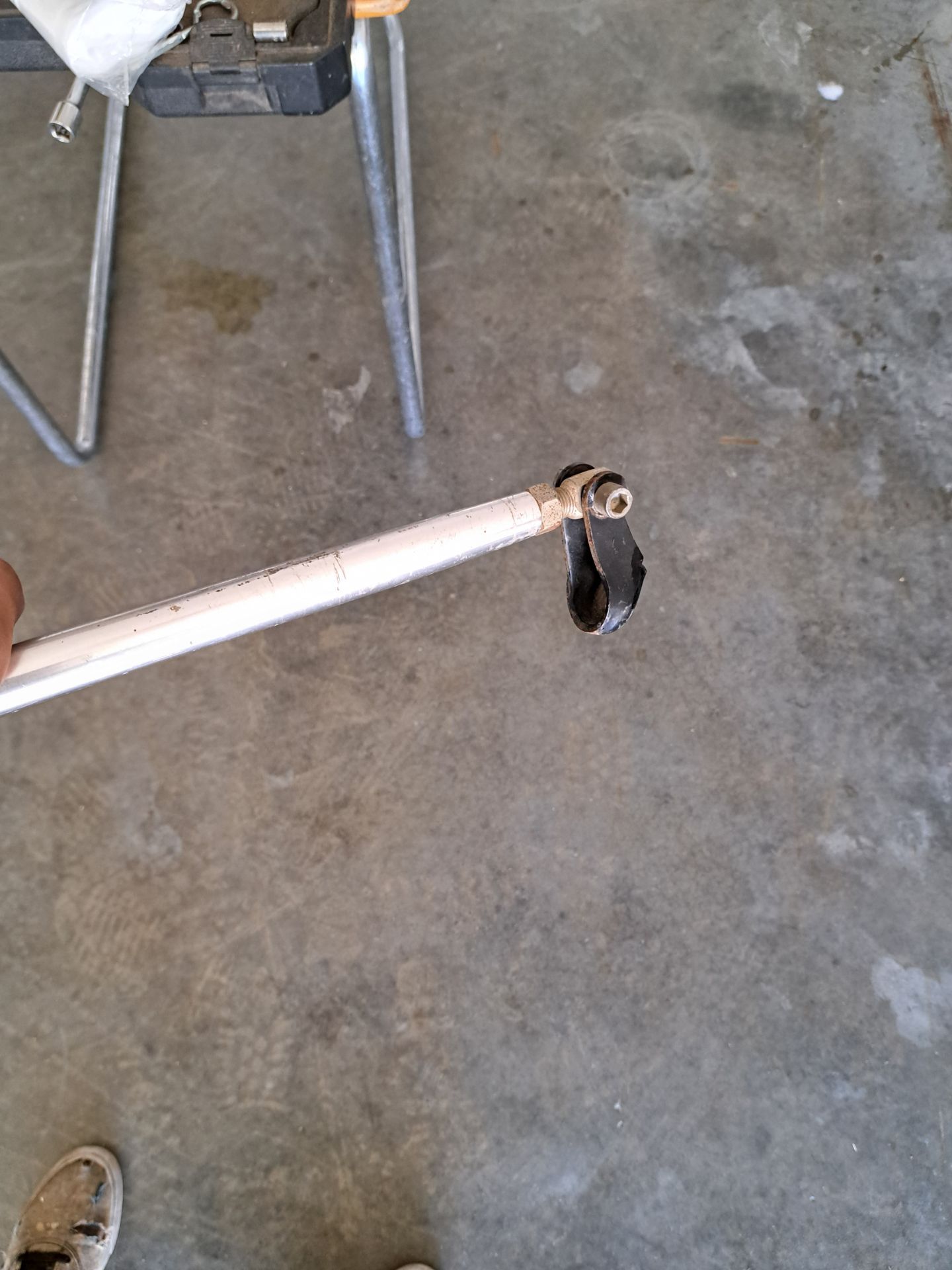 Rear seat bar