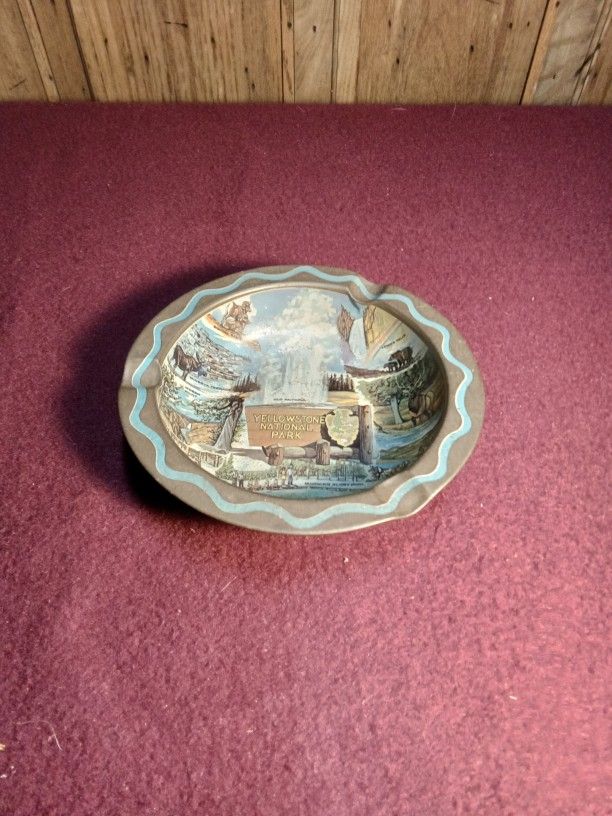 Vintage Yellowstone National Park Souvenir Metal Ashtray