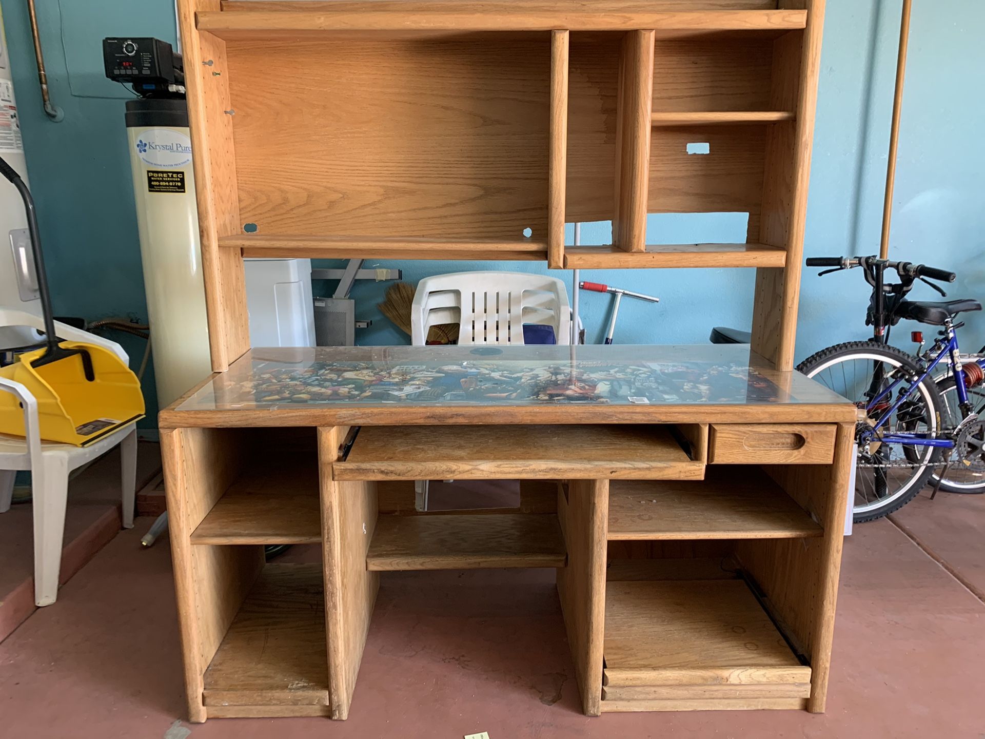 Desk with hutch