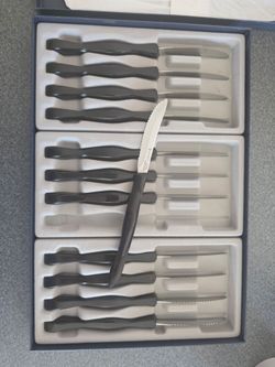 12pc CUTCO STEAK KNIVES