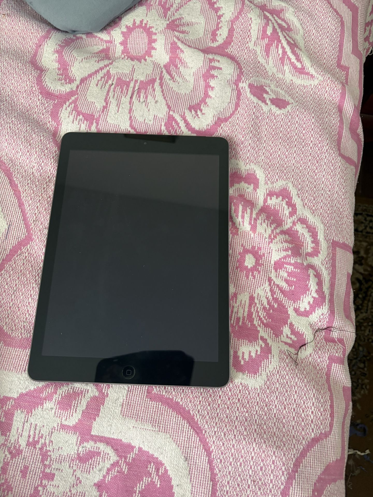 iPad Air 1st Generation Capacity 32HB, Size 9.7” With Case