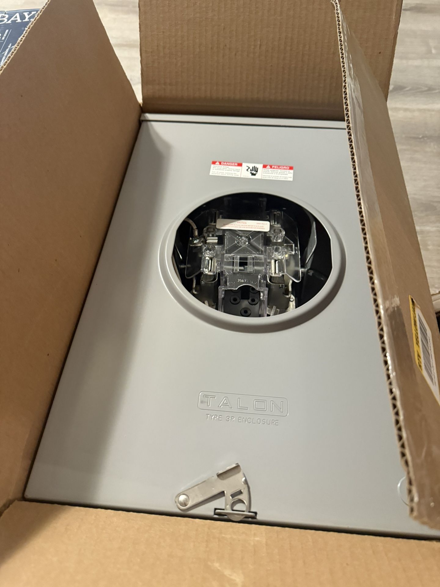 Siemens 40405-02CO 200Amp 5-Jaw Ringless Meter Socket. Dimensions 22 in , 5 in height , width 13 in