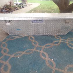 Diamond Plated Locking. Small Truck Box in Great Condition