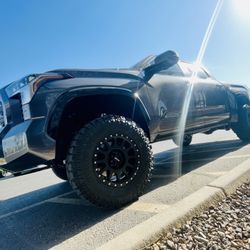 22-25 TTundra 3.5” Lift Kit With Installation. ) We Finance..