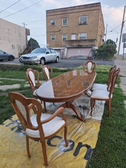 Very beautiful dining brown  dining table set with  6 Very Beautiful wooden chairs