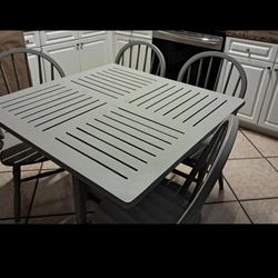 SQUARE SOLID TEAKWOOD TABLE &CHAIRS 