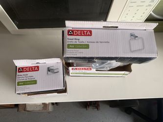 Delta ARA collection , towel ring and robe hook new