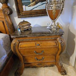 Dos Mesitas Con Lámparas  