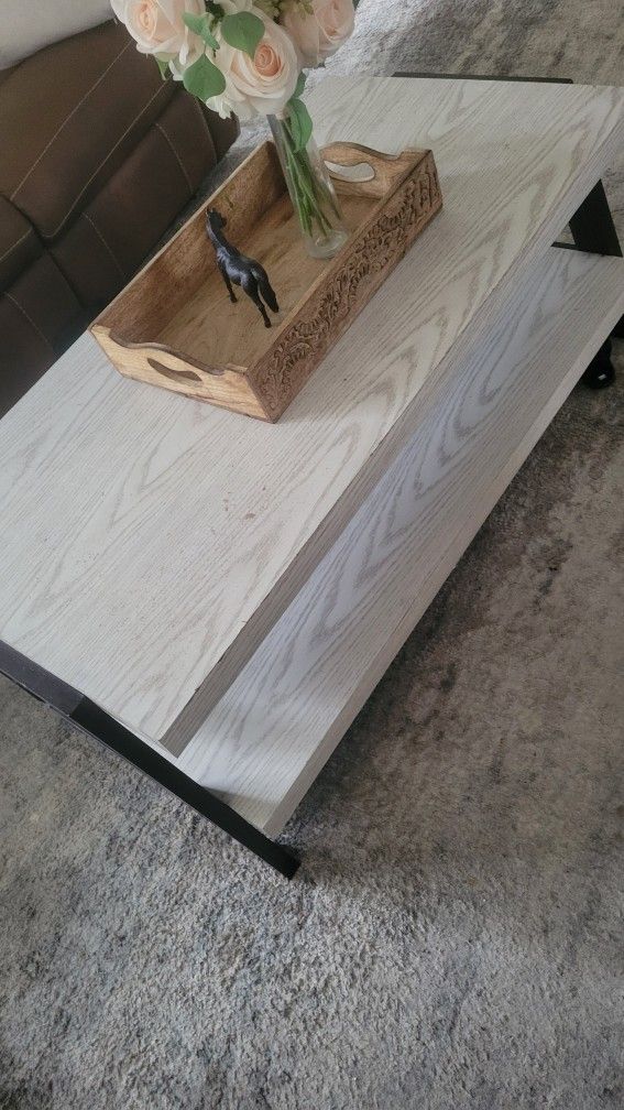 coffe table with two side tables