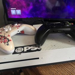 Xbox One S + Controllers READ DESCRIPTION