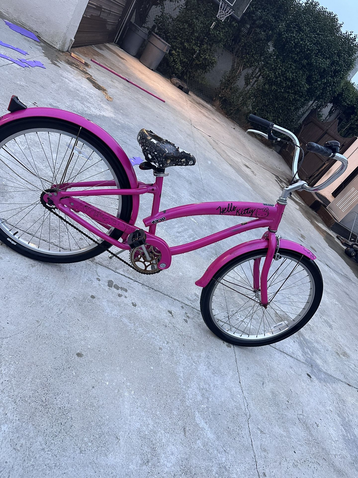 Hello Kitty Cruiser 