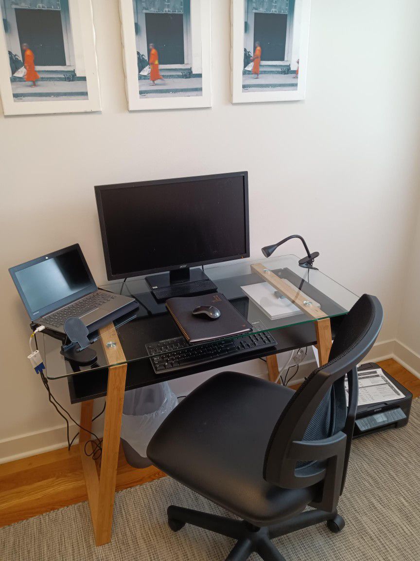 Bonvivo Desk Glass & Wood Plus Desk Chair