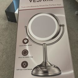 Vesaur Mirror
