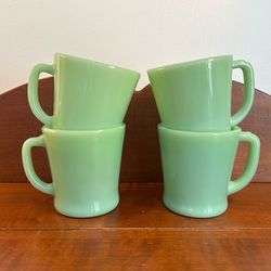 Set of 4 Vintage Jadeite D Handle Mugs