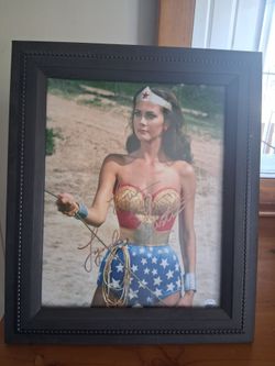 Lynda Carter Wonder Woman Signed Framed Photo