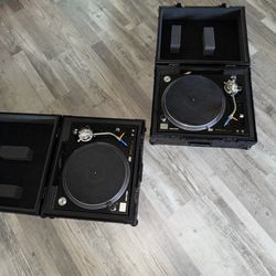 TECHNICS SL-1210M5G TURNTABLES + ODYSSEY FLIGHT CASES