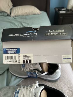 Sketchers brand new 11 wide