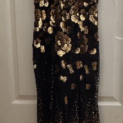 Elegant Black & Gold Sequin Evening Gown – Brand New, Never Worn