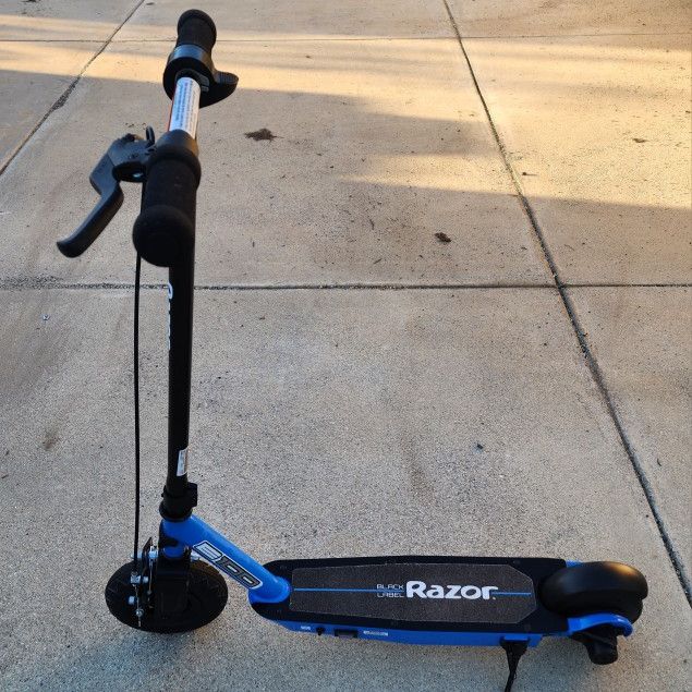 Razor E100 Scooter For Kids Age 8 & Up