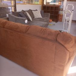 Loveseats / Couches / Sectionals 