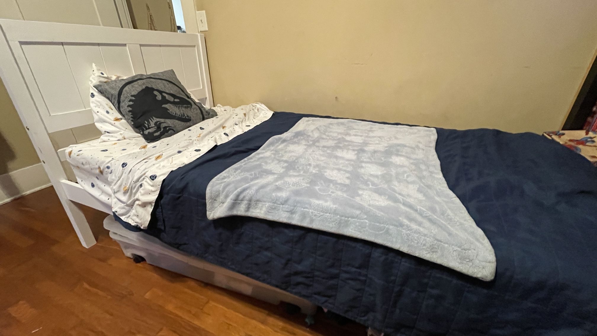 Twin Size Bed With Trundle