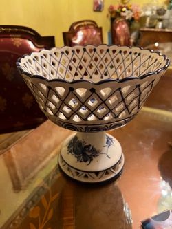 Beautiful vase as is
