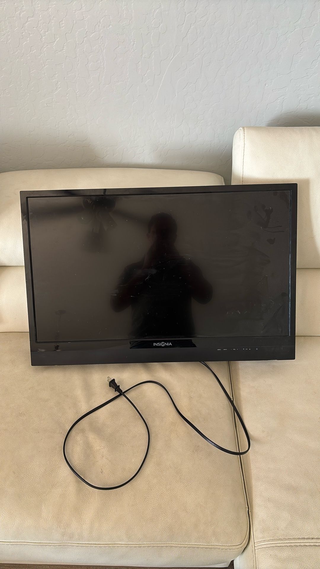 Insignia 32” TV