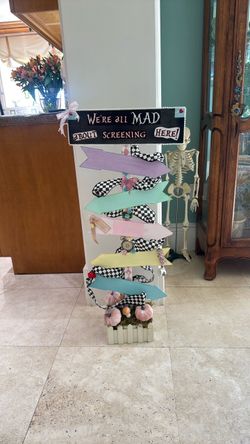 Alice in Wonderland Directional Arrow Sign Display