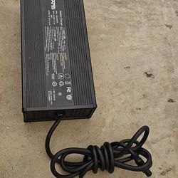 Super 73 sans  Fast Charger , Like New 