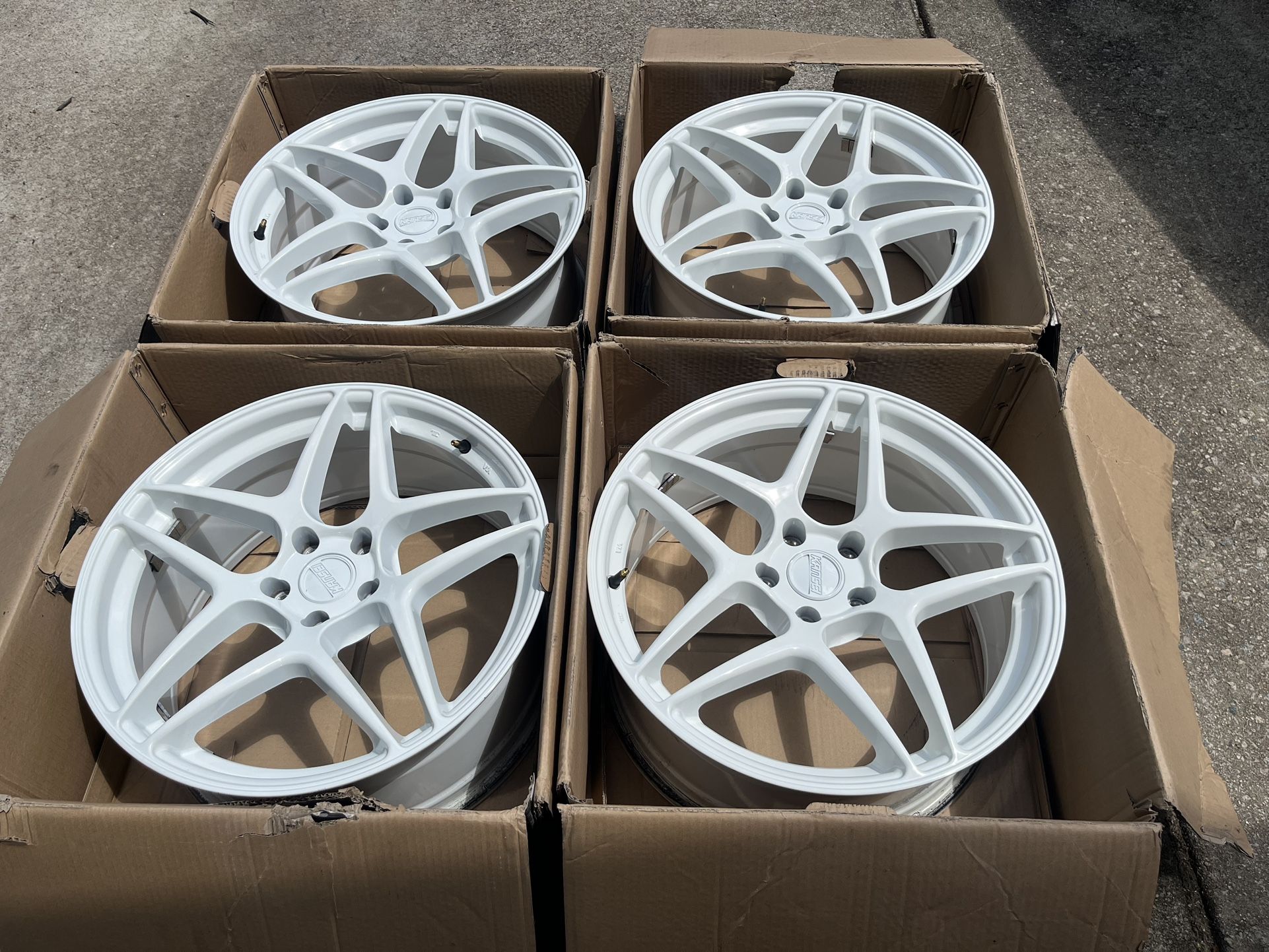 19” Alloy Wheels White Astro Kansei 
