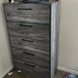 5 Draw Dresser Used But Very Good Condition 