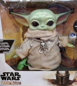 Baby Yoda star wars toy the mandolorian