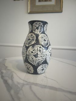 Modern Decorative Vase – Ceramic Accent Piece 10”
