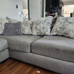 Sectional With Large Chaise 