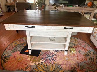 Beautiful counter top dining room set & 4 stools