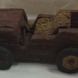 HAND CRAFTED VINTAGE CAR