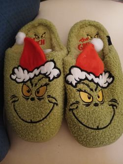 New Grinch Slippers Size 9 Or 9 And Half