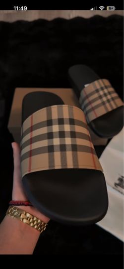 New Burberry slides size 39 unisex