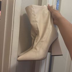 Size 9 Women Heal Boots 