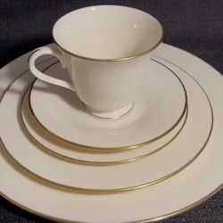Rare Lenox Hayworth Fine China – 8 Five-Piece Place Settings (40 Pieces)