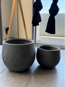 FLOWER POTS
