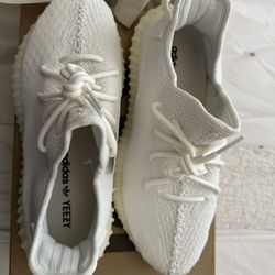 Perfect Condition Yeezy Boost 350 V2 Triple White