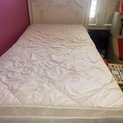 Disney Princess Bed And Dresser And Mattress