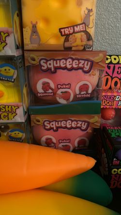 Squeeezy Peach Squishy