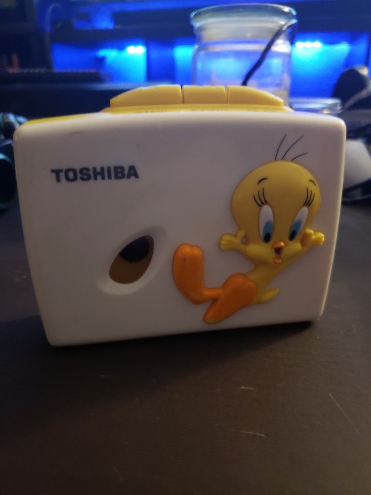 Vintage Toshiba Tweety Bird Looney Toons Walkman Cassette Player