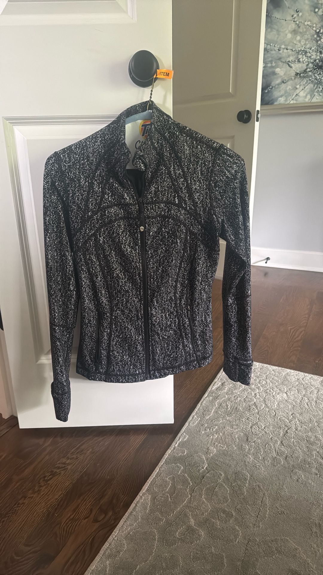 Lululemon fine jacket size 8