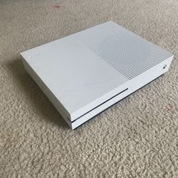 XBox S Series and 2 Controllers 