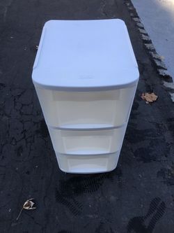 Very nice plastic dresser