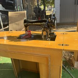 Singer Sewing Machine 